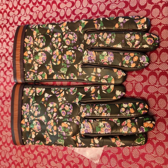 Mono Flower Coach gloves - Picture 1 of 5